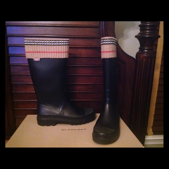 Burberry Rain Boot  size 9