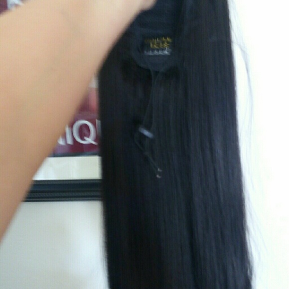 Hair piece . New in package never worn. - Picture 4 of 4