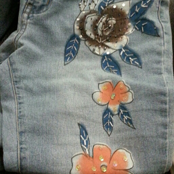 ❌❌SOLD❌❌ Daniel Original Design Jeans - Was $7 - Picture 3 of 4