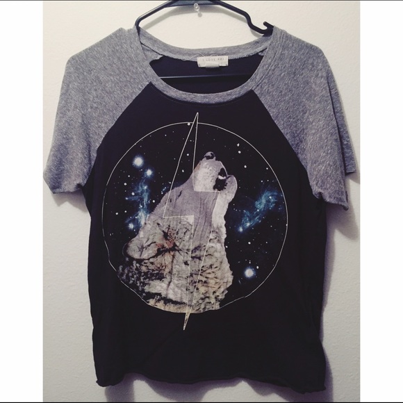 wolf lightning bolt tee. super soft! pretty.