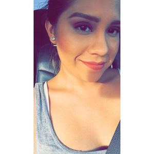 Meet your Posher, Gloria