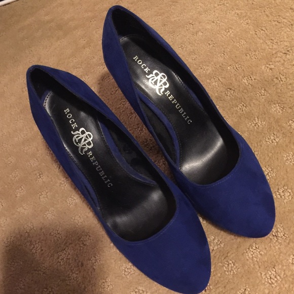 Blue suede pumps