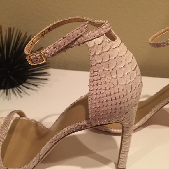 💥Stuart Weitzman White Snakeskin💥 - Picture 2 of 4