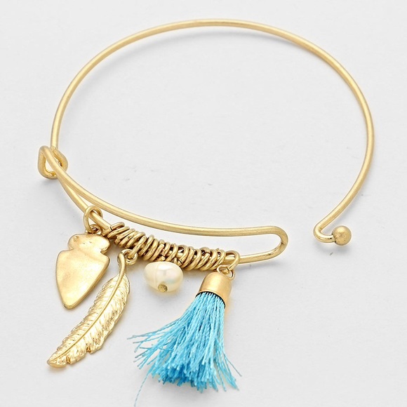 Jewelry - 💐HP💐ArrowHead Feather Tassel Bangle