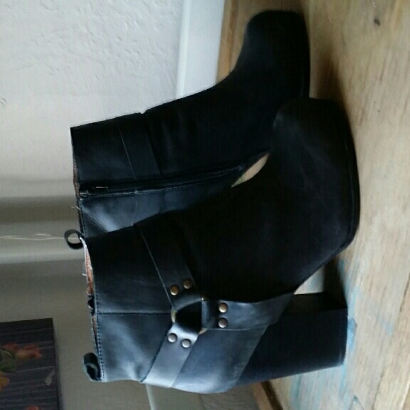 Black moto boots