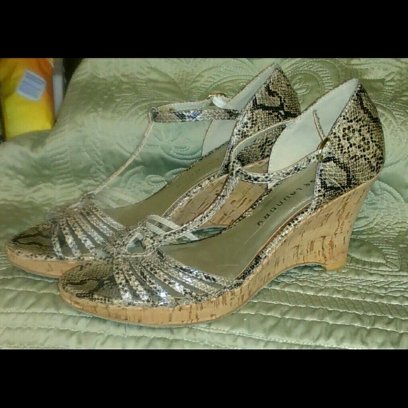 🏈 Sexy Strappy Faux Snakeskin Wedges