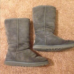 Grey UGGs size 6