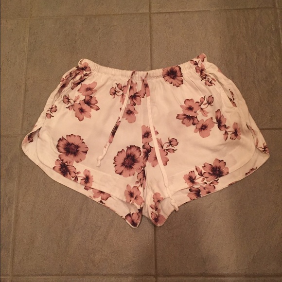 brandy melville flower printed dolphin shorts
