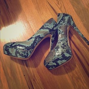 Green Python Pumps ( moving everything must go!!!)