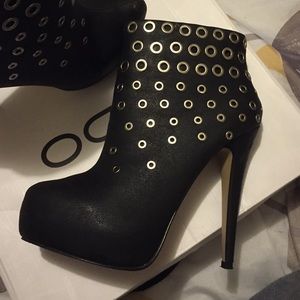 Aninion ankle boots