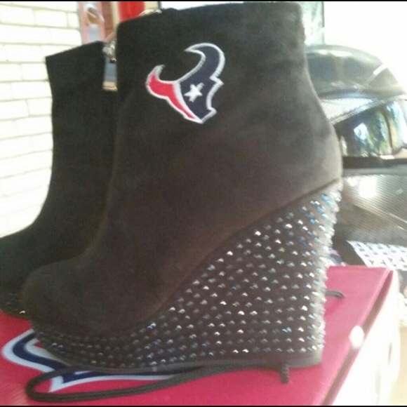 Shoes - Picture 2 of 3