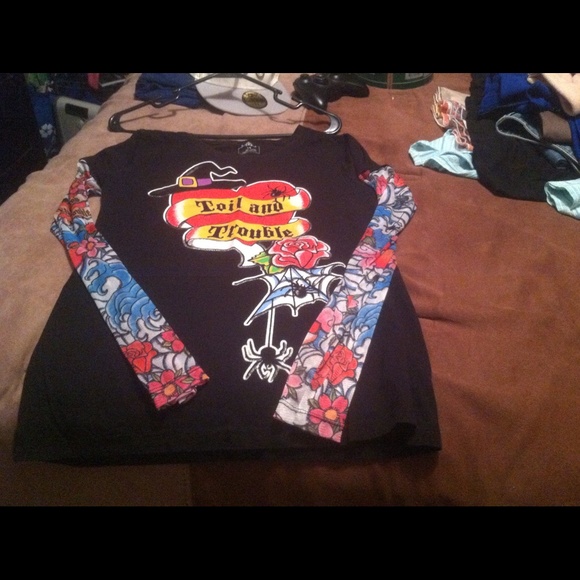 Long sleeve graphic tee