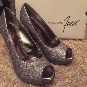 ✨Pewter Glitter Heels Jacqueline Ferrar✨