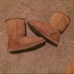 Chesnut ugg boots size 6 women's