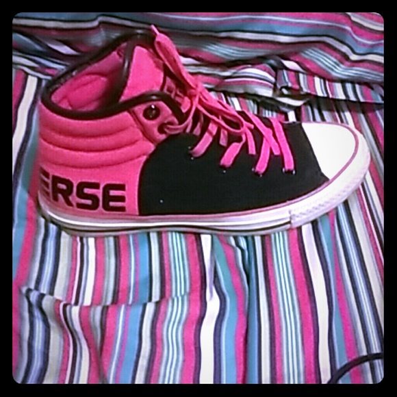 Pink && black converse