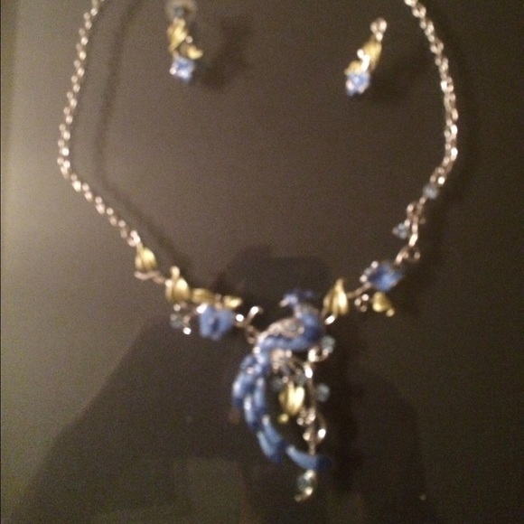 Jewelry set necklace and earrings