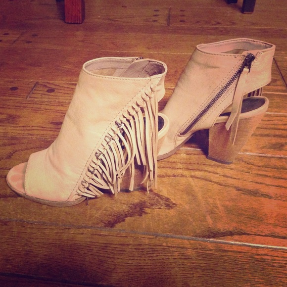Dolce Vita Noralee Fringe Booties