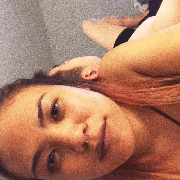 Meet your Posher, Aubrey - Picture 2 of 3