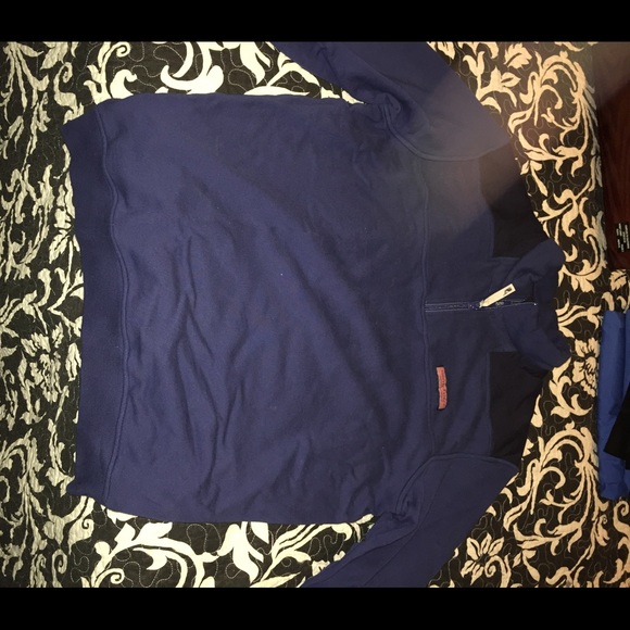 Vineyard vines sweater💙