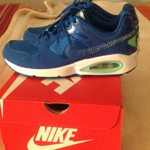 Women Nike air max coliseum