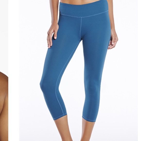Salar Capri teal