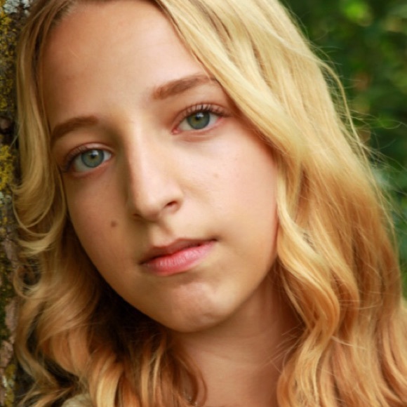 Meet your Posher, Abigail