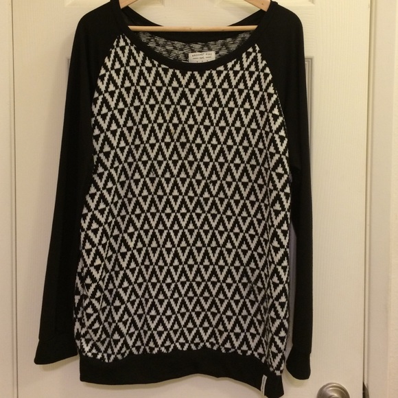 Boutique  Sweaters - Geometric Sweater black and white