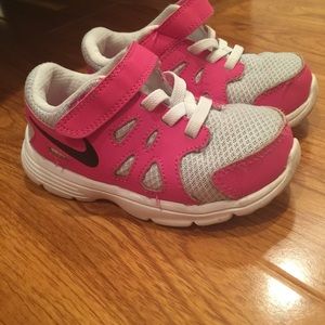Toddler Nike Revolution 2 size 8 sneakers, pink