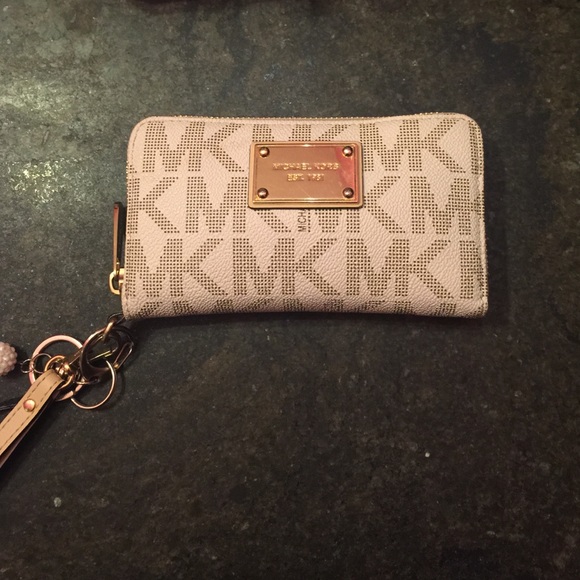 Michael Kors Handbags - Michael Kors wallet