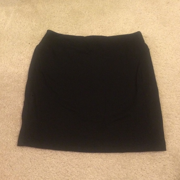 Black bodycon skirt