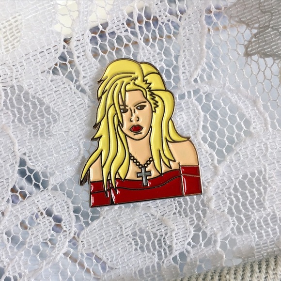New 90's Kelly Bundy Pin