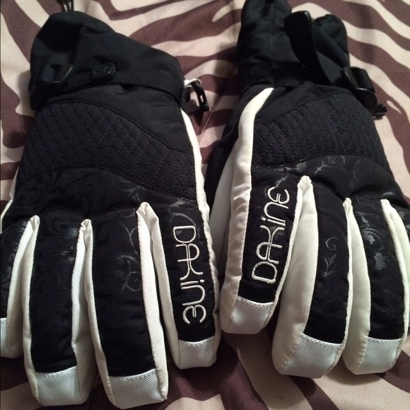 Dakine snowboarding gloves