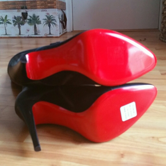 $1895 CHRISTIAN LOUBOUTIN BLACK BOOTS 38 8 - Picture 4 of 4