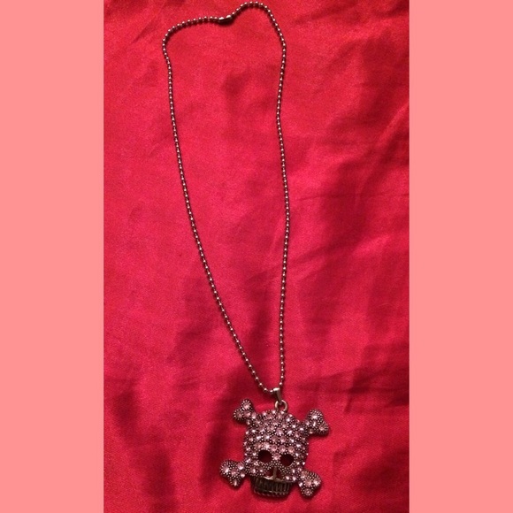 Light pink rhinestone skull necklace metal