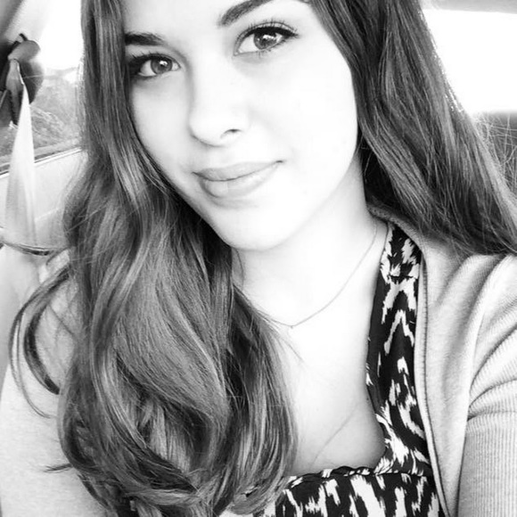 Meet your Posher, Dena