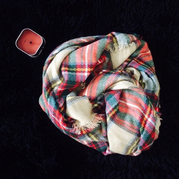 Accessories - COZY BLANKET SCARF