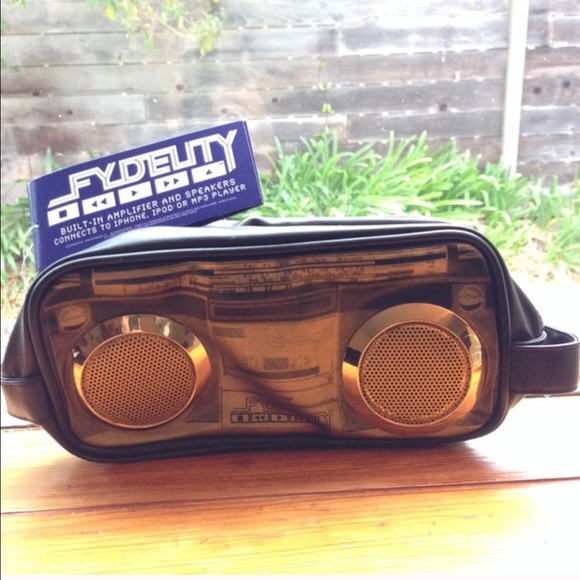Fydelity Speaker Toiletry Bag