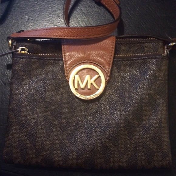 Michael Kors Handbags - Michael Kors cross body