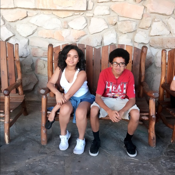 Meet your Posher, Julia - Picture 2 of 3