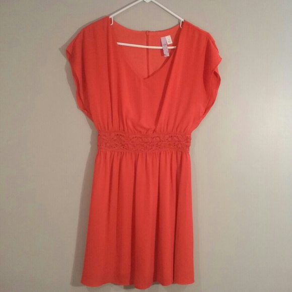 NWOT flame red dress with lace Small - Picture 2 of 4
