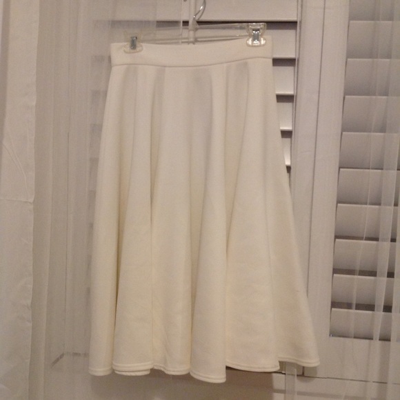 OH HOLD!Never worn, midi skirt