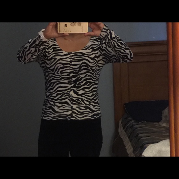 Zebra sweater with front bottoms - Picture 3 of 3