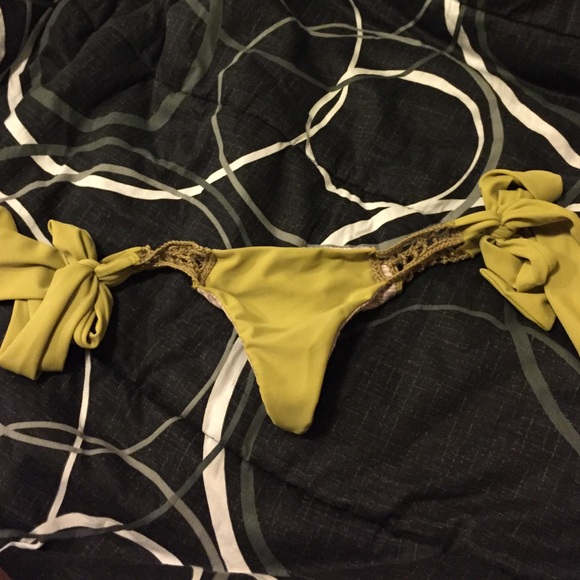Acacia swimwear lilikoi anini bottoms size P