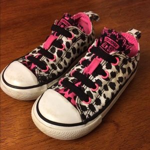 *Sold* Toddler Sz. 7 converse sneakers
