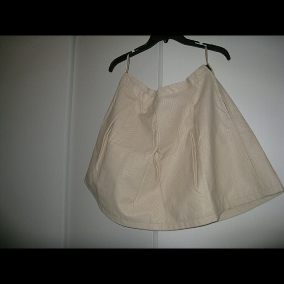 NWT French Connection Skirt color: beige size 12