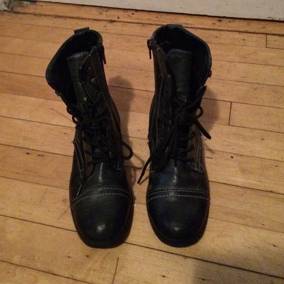 Black lace up combat boots!