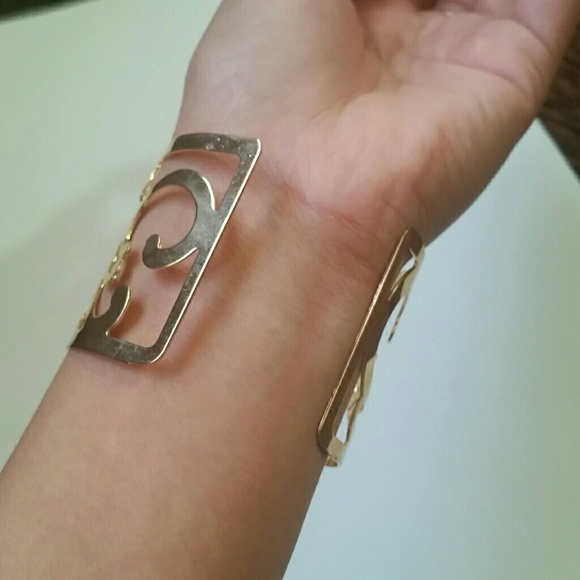Adjustable cuff - Picture 4 of 4