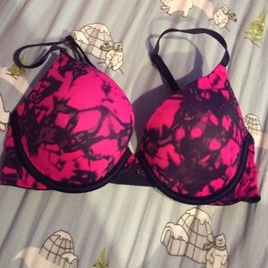 Pink VS 32C bra