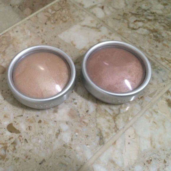 Stila illuminating finishing powder (highlighter)