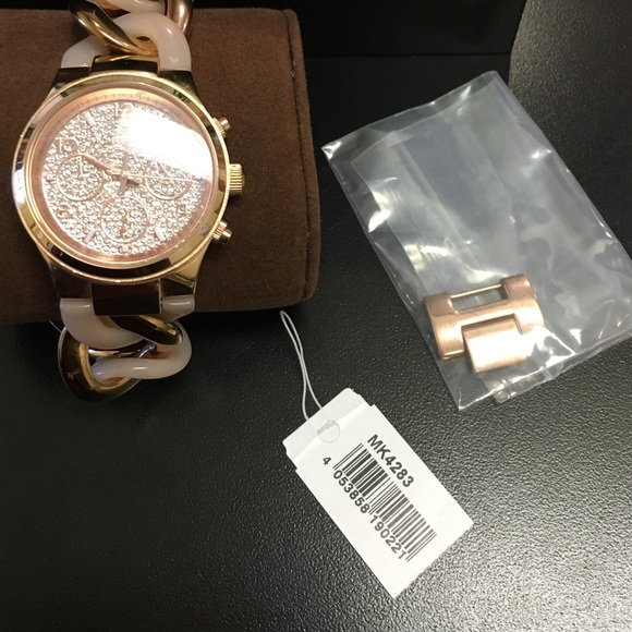 Michael Kors Rose gold glitz watch - Picture 2 of 4